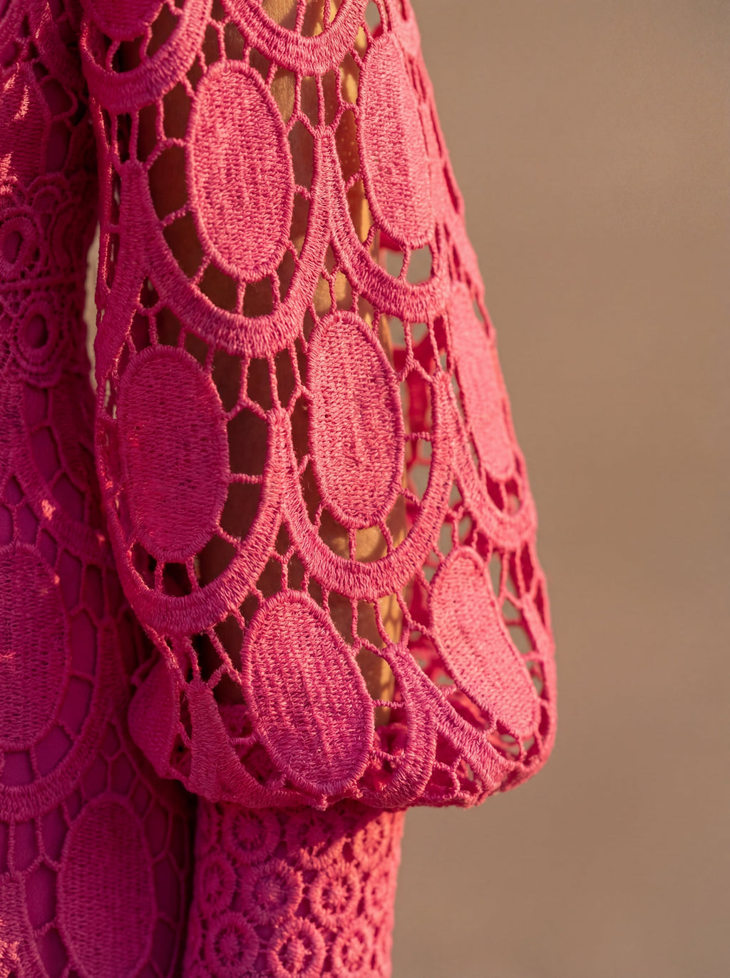 Rosa Encaje | Vestido midi para bodas